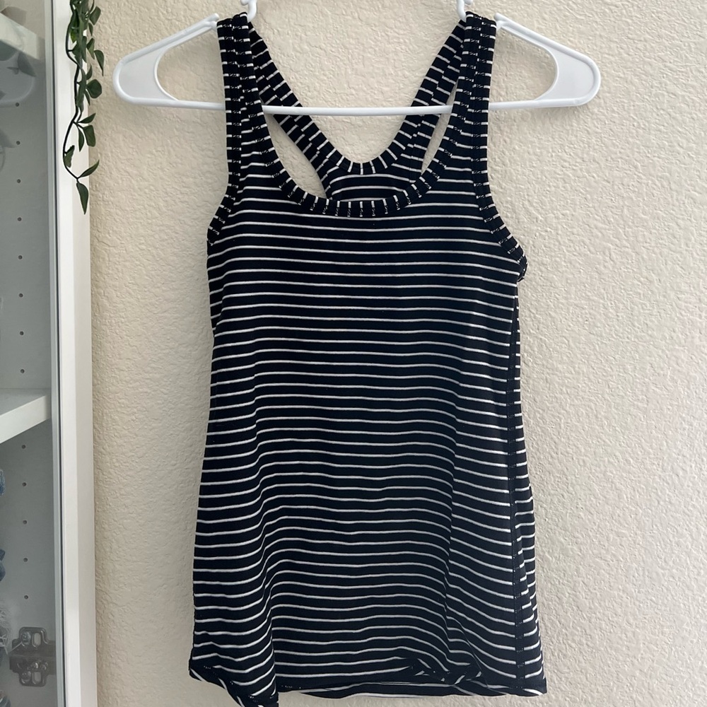 Lululemon tank size 4
